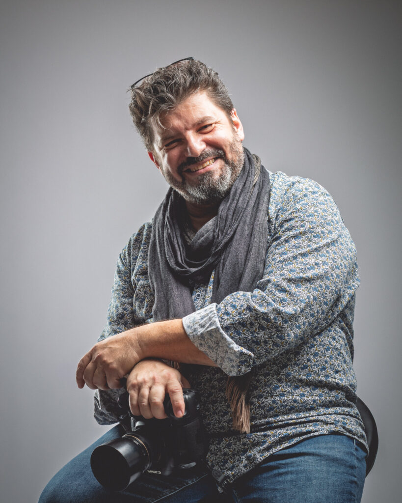 Philippe Cotin photographe de portrait à chambéry dans son studio photo en Savoie