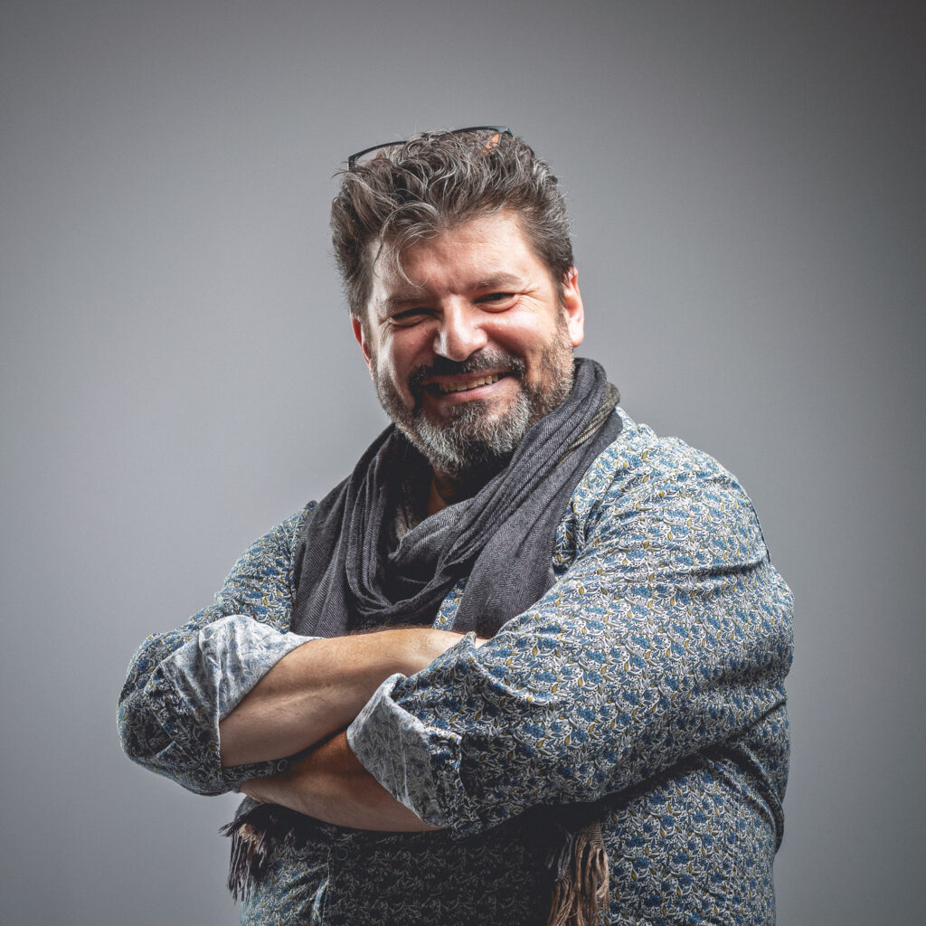 Philippe Cotin photographe de portrait à chambéry dans son studio photo en Savoie